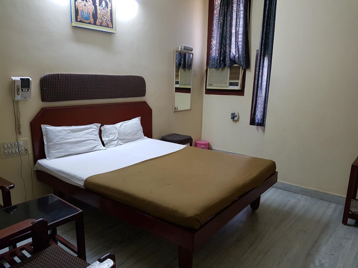 Hotel Sri Sai Residency Tirupati Zewnętrze zdjęcie