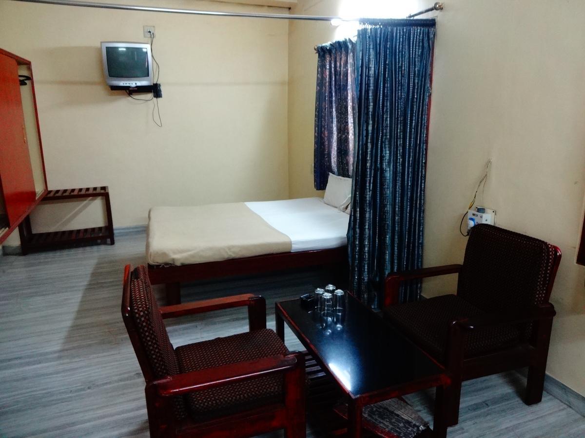Hotel Sri Sai Residency Tirupati Zewnętrze zdjęcie