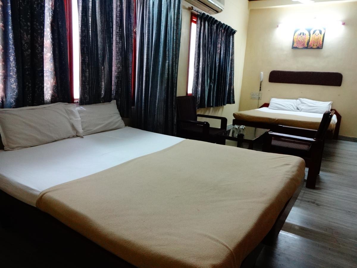 Hotel Sri Sai Residency Tirupati Zewnętrze zdjęcie