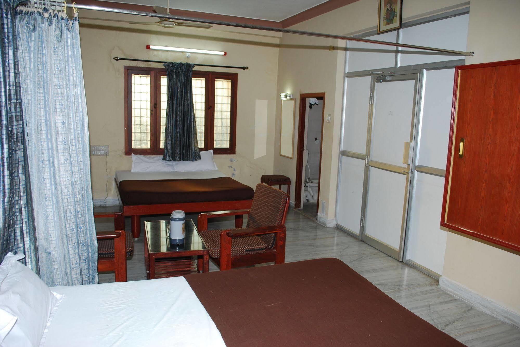 Hotel Sri Sai Residency Tirupati Zewnętrze zdjęcie