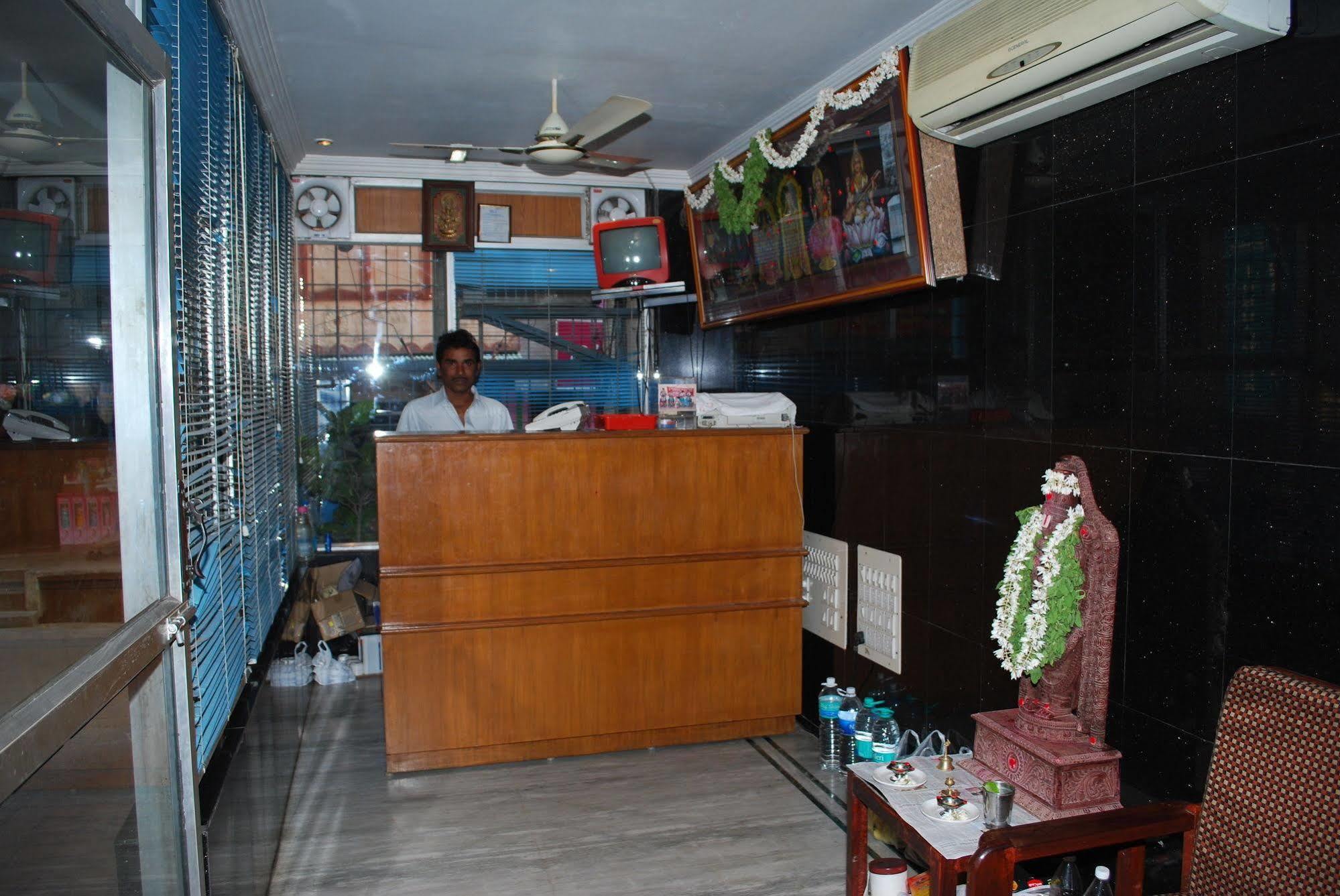Hotel Sri Sai Residency Tirupati Zewnętrze zdjęcie